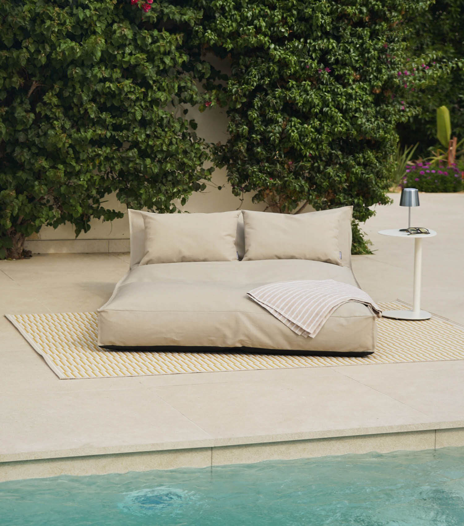 Daybed outdoor, transat de jardin ou chaise longue de relaxation
