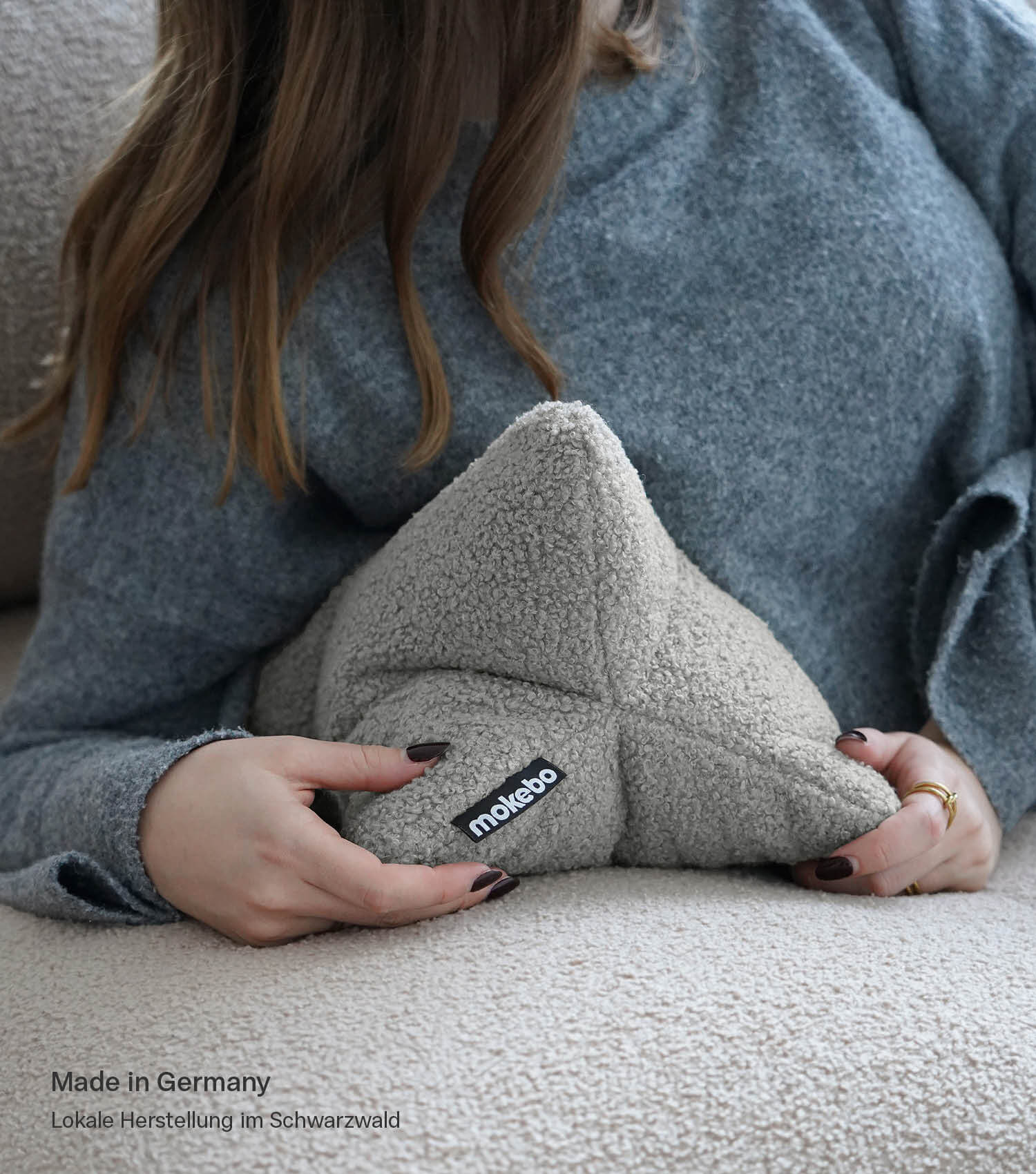 Coussin de lecture gris pour le cou et le dos