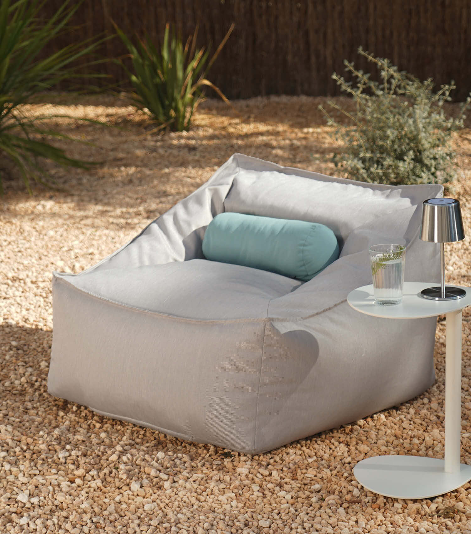 Pouf géant gris clair pour détente et relaxation, bean bag confortable