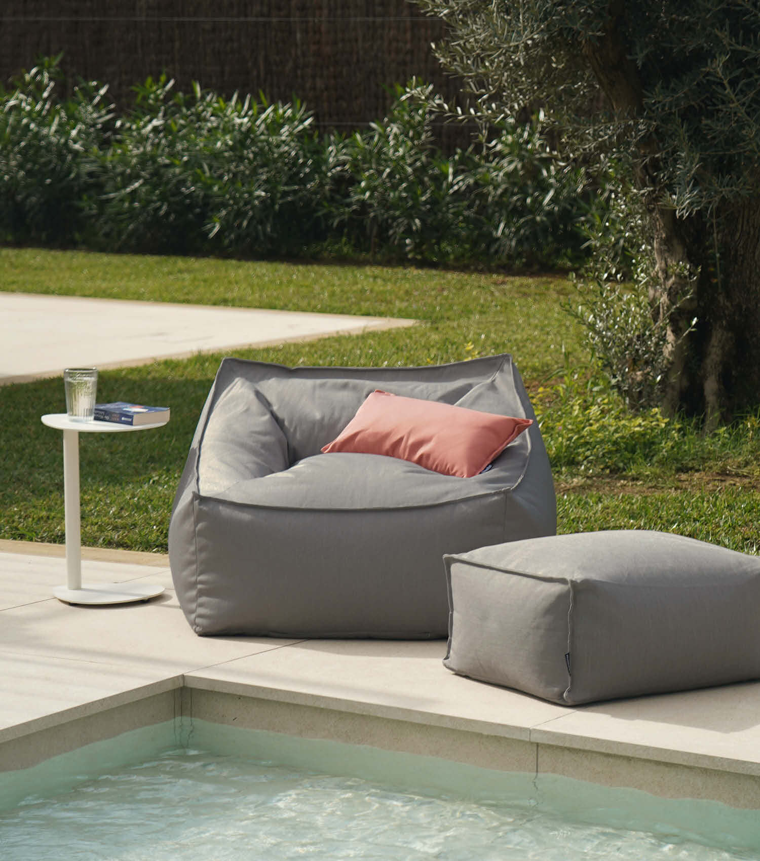 Pouf de sol Bean Bag gris clair pour détente et relaxation