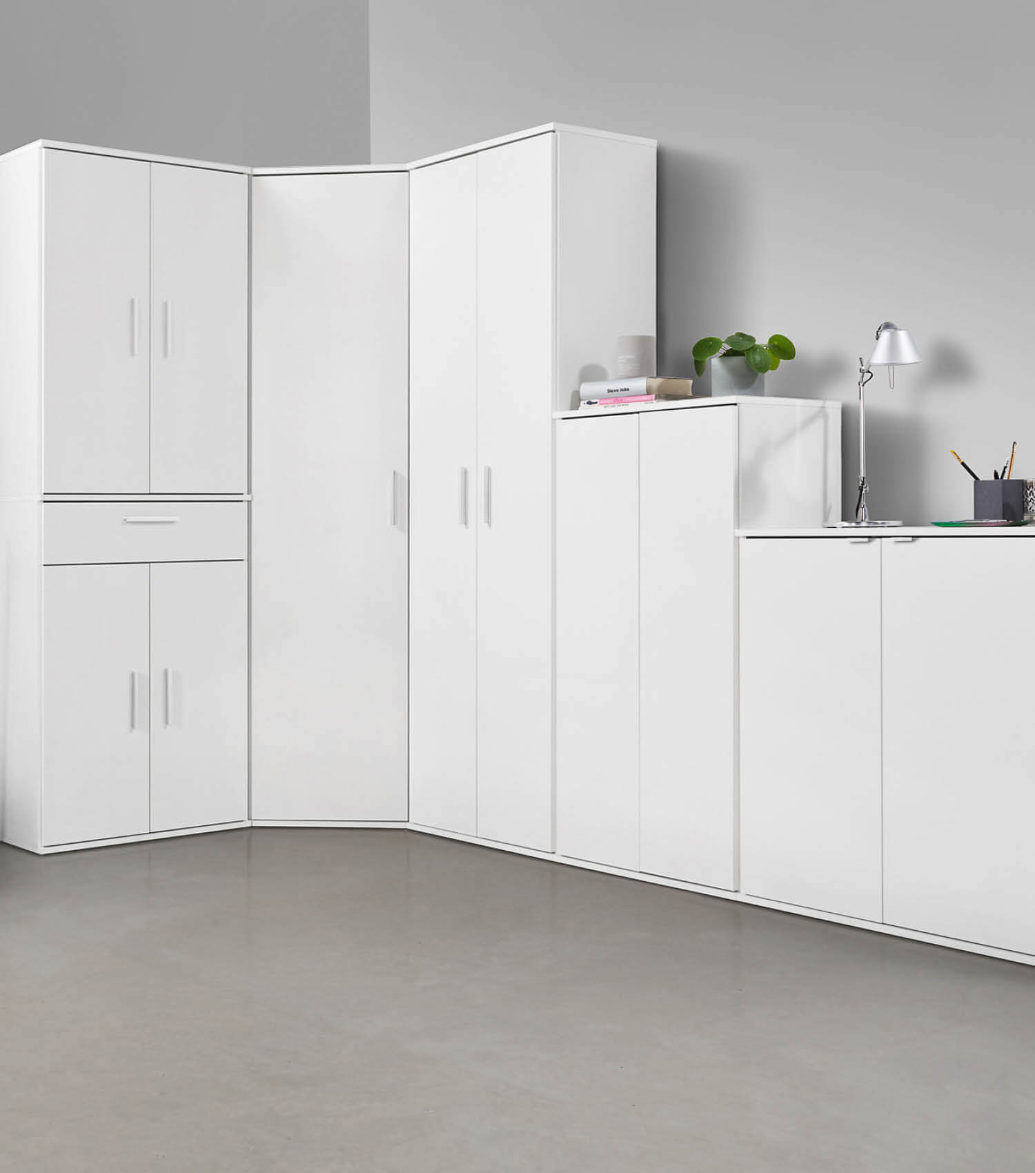 Armoire d'angle 'Der Lange' aussi utilisable en meuble polyvalent ou classeur 