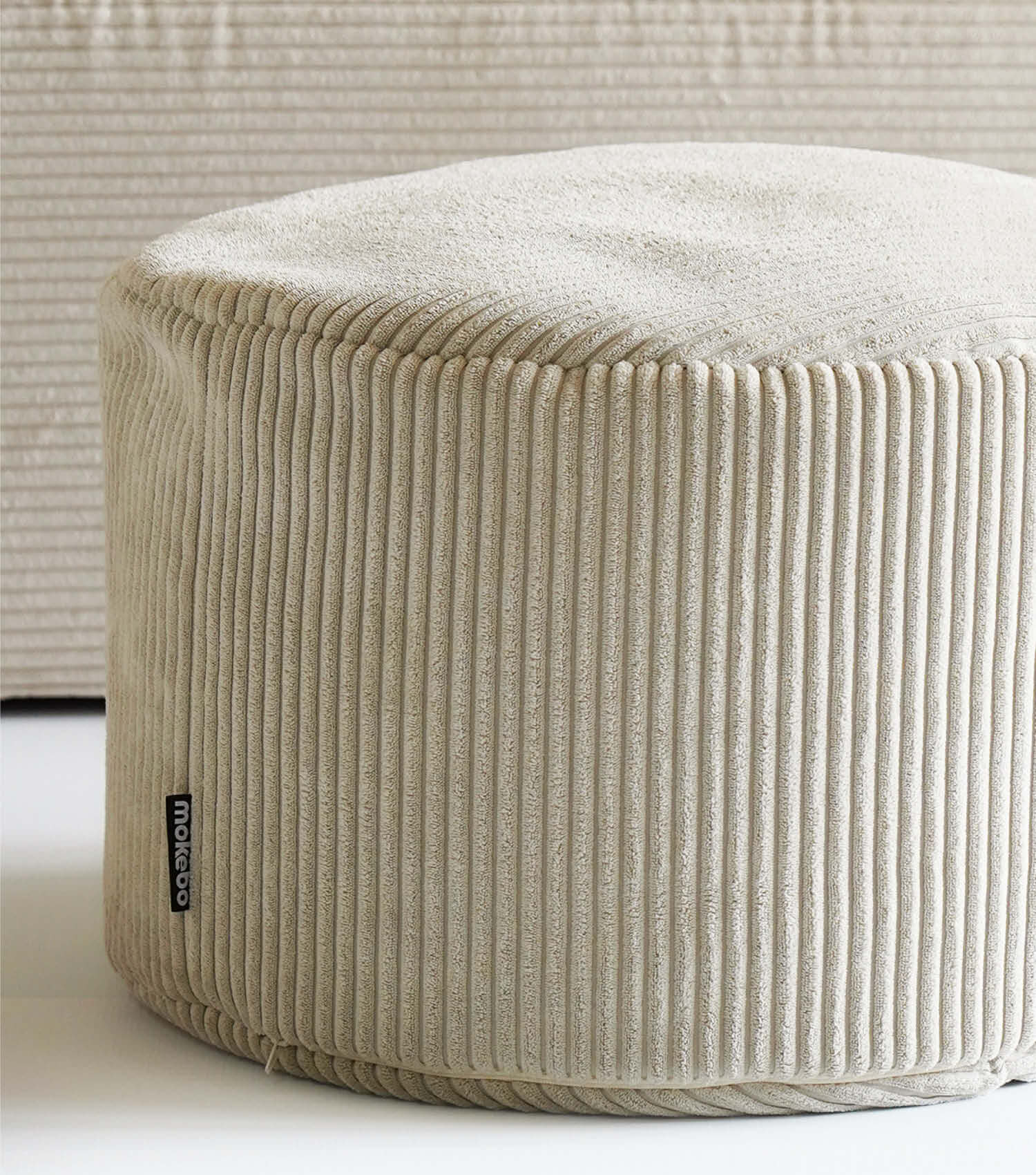 Pouf intérieur mokebo® 'Der faule Lenz' en velours côtelé, tabouret rond 50x30cm