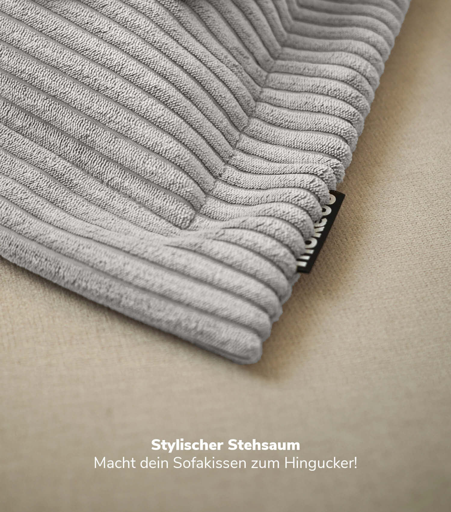 Coussin de canapé gris en velours côtelé