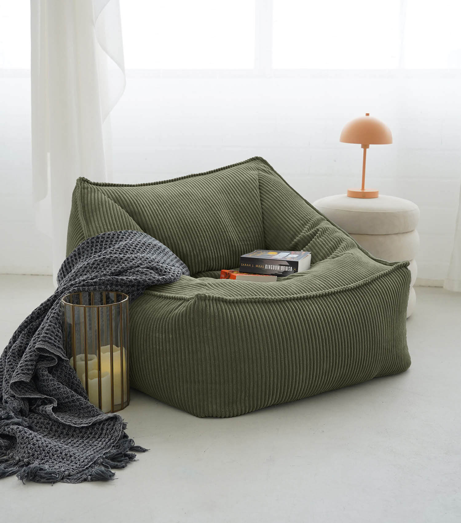 Fauteuil en velours côtelé XXL avec accoudoirs, coloris olive